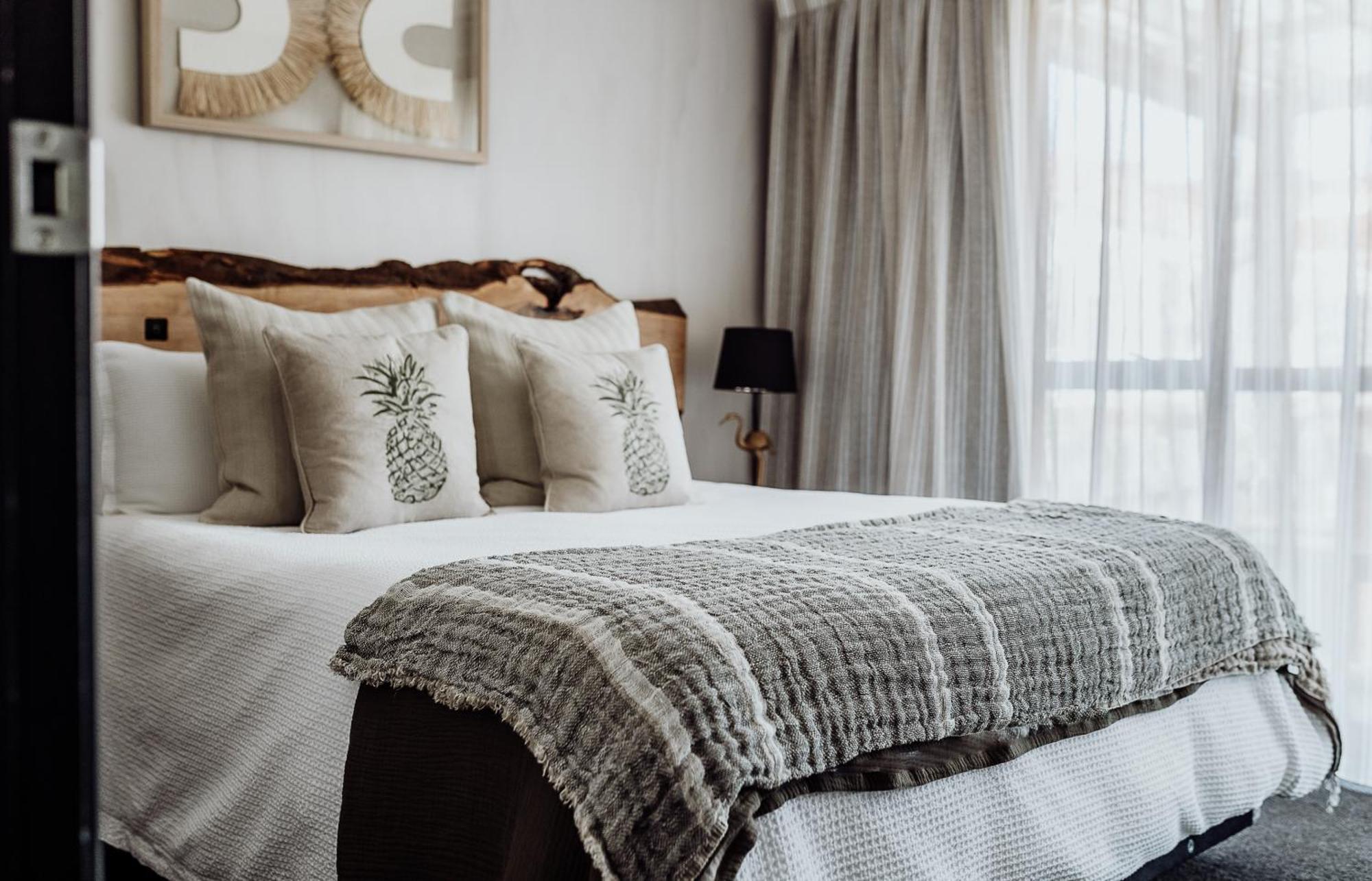 Lake Mahinapua Hotel Ruatapu Екстер'єр фото
