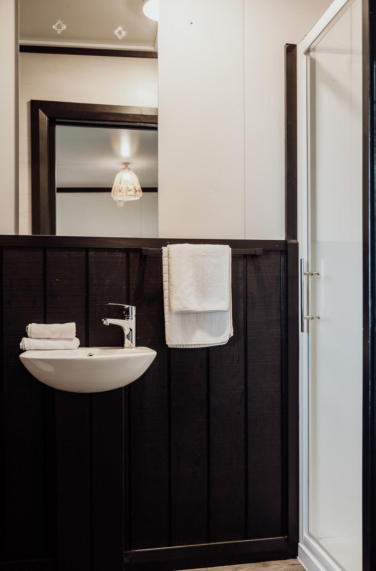 Lake Mahinapua Hotel Ruatapu Екстер'єр фото
